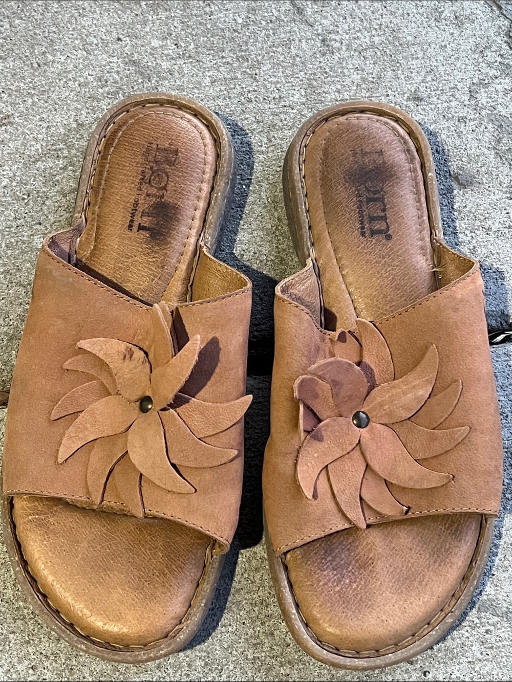 Børn Monica . Slide Sandals with Floral Accent